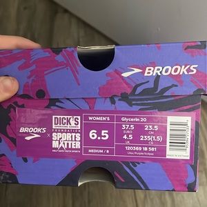 Brooks X dicks sporting goods foundation. Purple brooks size 6 and 1/2.